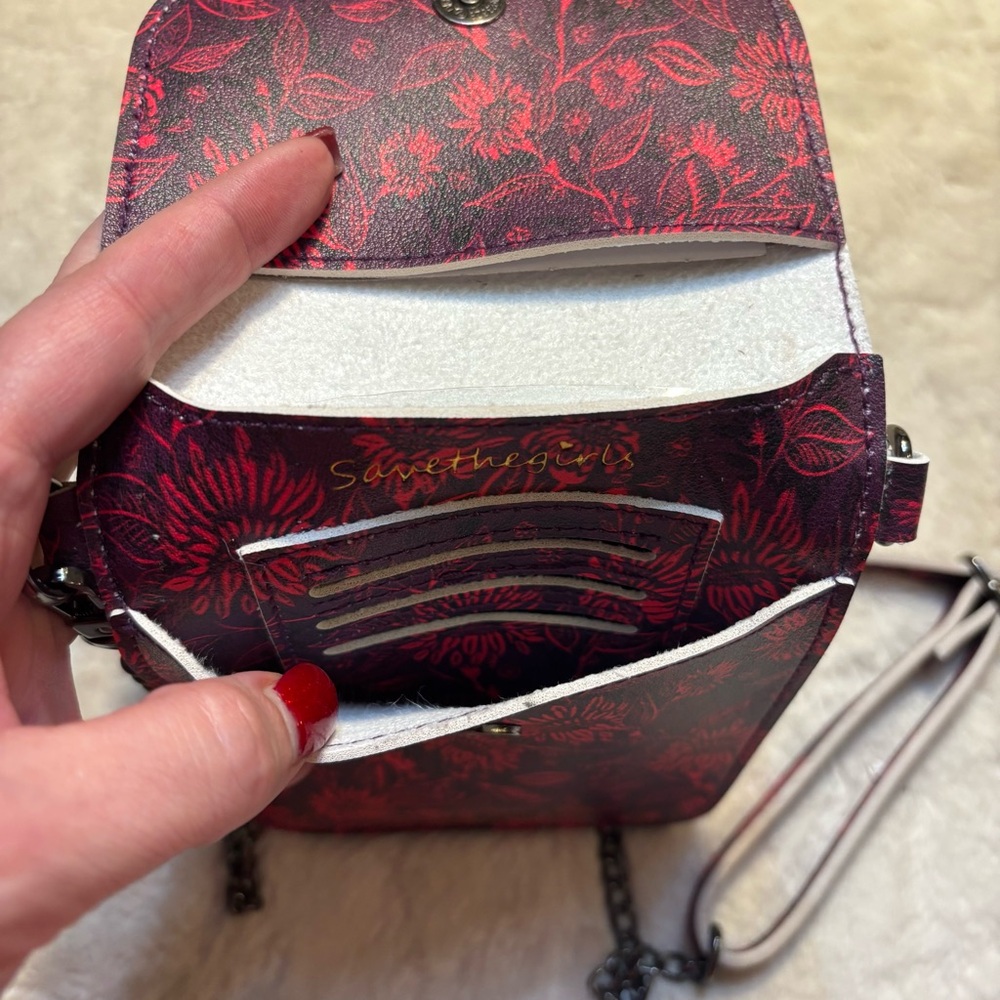 Save the Girls TouchScreen Crossbody Bag Floral Red Gunmetal Grey Hardware Chain - Picture 8 of 11